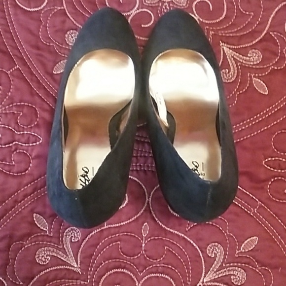 Mossimo black velvet pumps - Picture 2 of 2